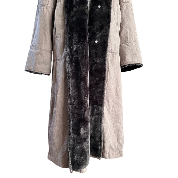 Utex Dark Brown Fur Coat - Picture 2 of 16